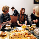 10 March: Queen Sonja and Crown Princess Mette-Marit visit the Adampour family. The visit was part of the campaign Tea Time, where muslims invite non-muslims to tea and conversation (Photo: Lise Åserud, Scanpix)